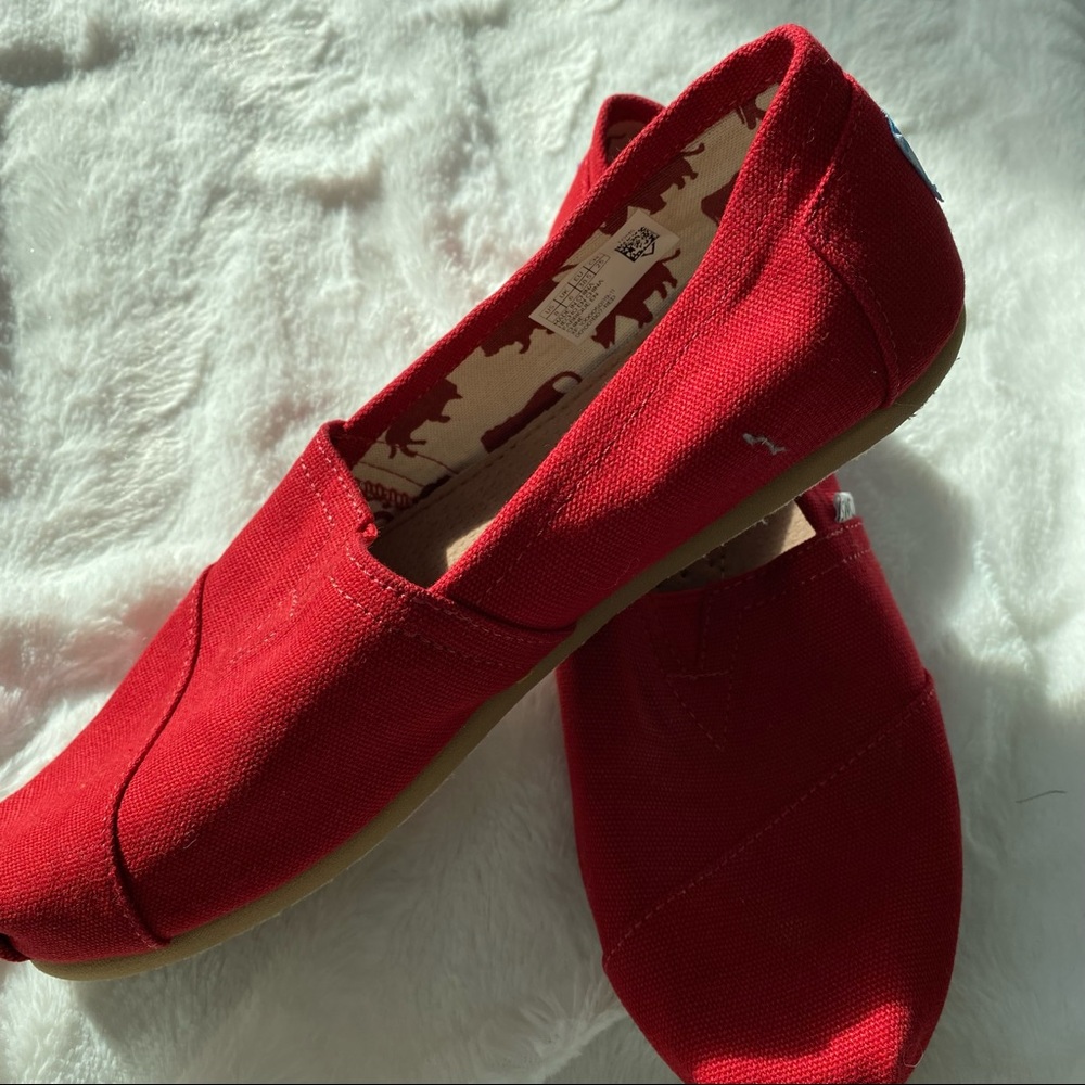 NWOT Toms red canvas shoes - Picture 5 of 16